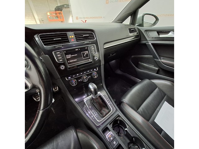 Personenauto, volkswagen, golf gti - afbeelding 28 van  57