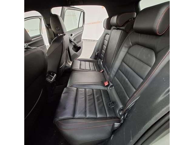 Personenauto, volkswagen, golf gti - afbeelding 30 van  57