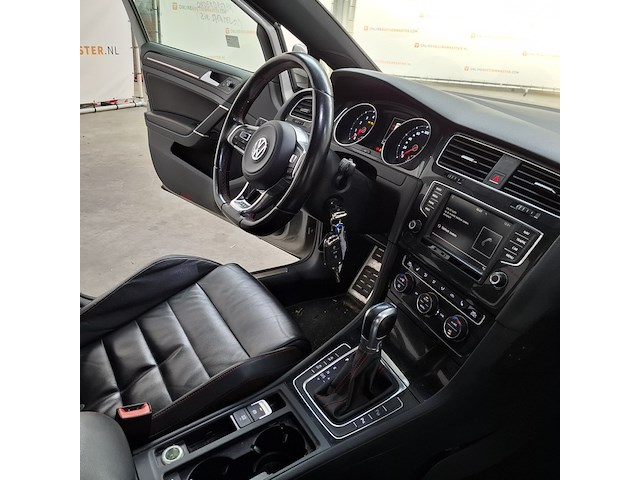 Personenauto, volkswagen, golf gti - afbeelding 35 van  57