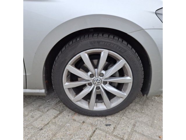 Personenauto, volkswagen, golf sportsvan - afbeelding 13 van  48