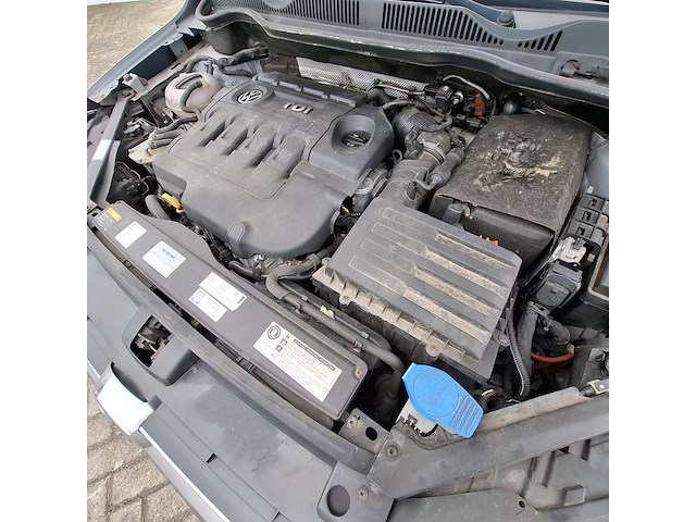 Personenauto, volkswagen, golf sportsvan - afbeelding 18 van  48