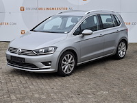 Personenauto, volkswagen, golf sportsvan - afbeelding 1 van  48