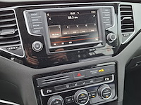 Personenauto, volkswagen, golf sportsvan - afbeelding 30 van  48