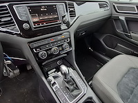 Personenauto, volkswagen, golf sportsvan - afbeelding 32 van  48