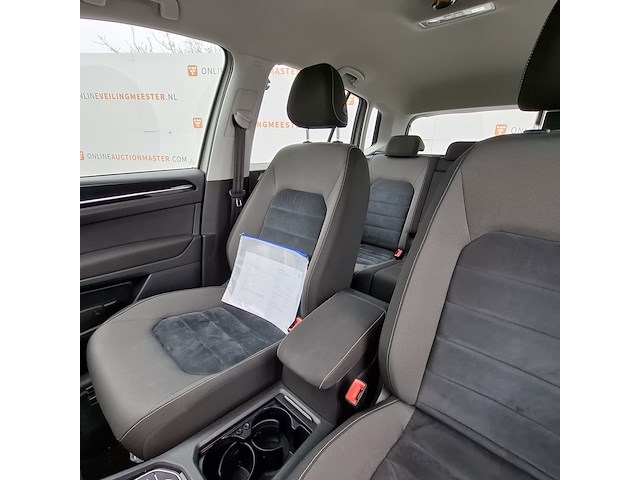 Personenauto, volkswagen, golf sportsvan - afbeelding 33 van  48