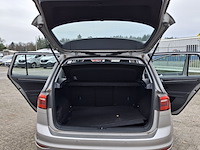 Personenauto, volkswagen, golf sportsvan - afbeelding 35 van  48