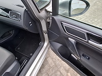 Personenauto, volkswagen, golf sportsvan - afbeelding 40 van  48