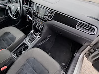 Personenauto, volkswagen, golf sportsvan - afbeelding 41 van  48