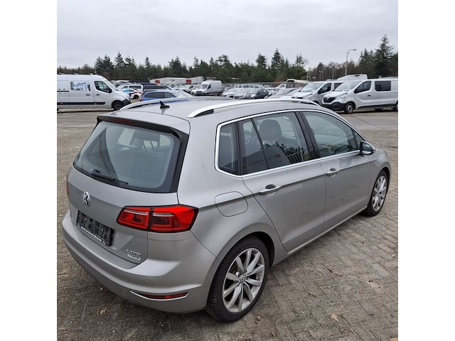 Personenauto, volkswagen, golf sportsvan - afbeelding 5 van  48