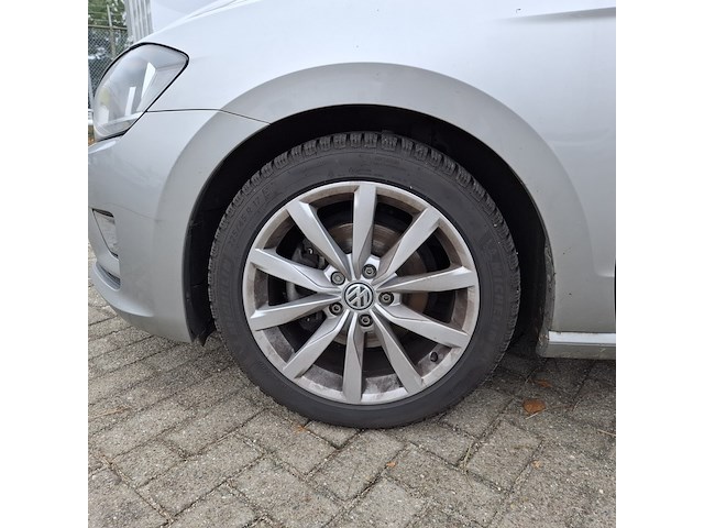 Personenauto, volkswagen, golf sportsvan - afbeelding 9 van  48