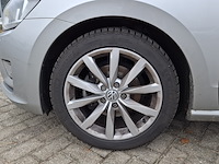Personenauto, volkswagen, golf sportsvan - afbeelding 9 van  48
