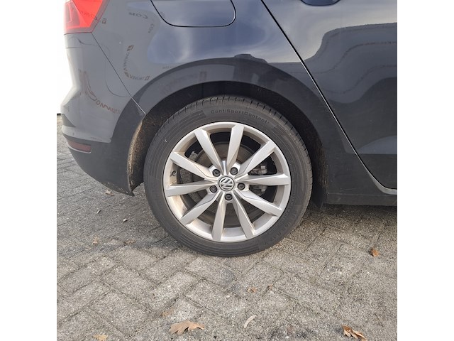 Personenauto, volkswagen, golf sportsvan - afbeelding 12 van  48
