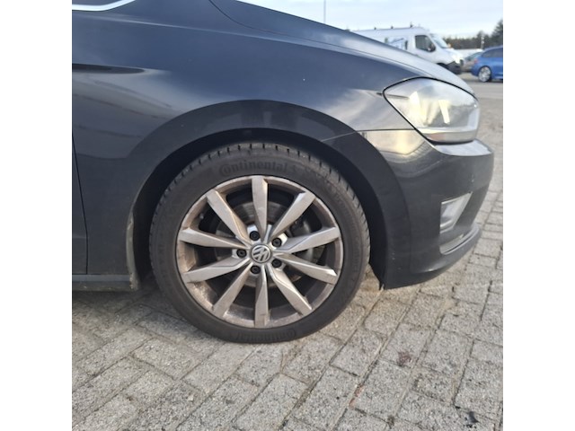Personenauto, volkswagen, golf sportsvan - afbeelding 13 van  48