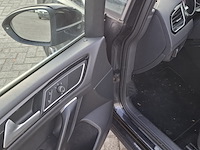 Personenauto, volkswagen, golf sportsvan - afbeelding 25 van  48