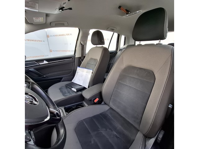 Personenauto, volkswagen, golf sportsvan - afbeelding 26 van  48