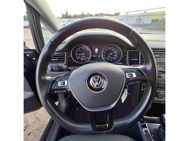 Personenauto, volkswagen, golf sportsvan - afbeelding 27 van  48