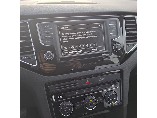 Personenauto, volkswagen, golf sportsvan - afbeelding 31 van  48