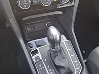 Personenauto, volkswagen, golf sportsvan - afbeelding 32 van  48