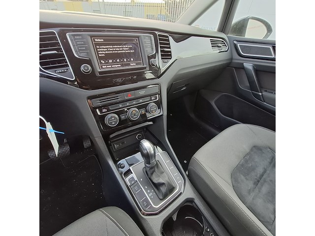 Personenauto, volkswagen, golf sportsvan - afbeelding 33 van  48