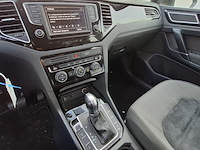 Personenauto, volkswagen, golf sportsvan - afbeelding 33 van  48
