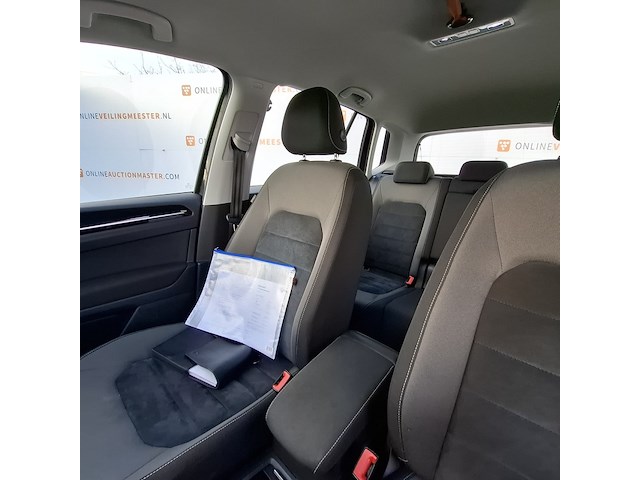 Personenauto, volkswagen, golf sportsvan - afbeelding 34 van  48