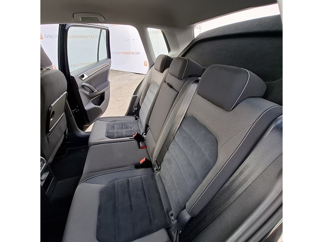 Personenauto, volkswagen, golf sportsvan - afbeelding 35 van  48