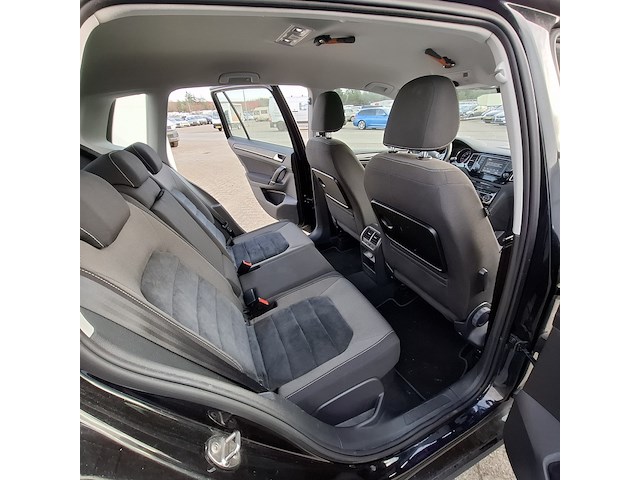 Personenauto, volkswagen, golf sportsvan - afbeelding 39 van  48