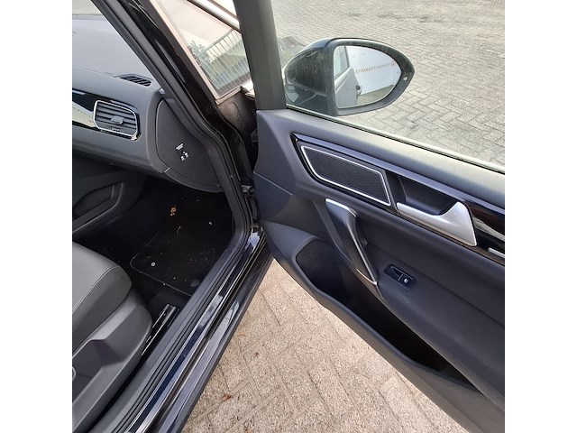 Personenauto, volkswagen, golf sportsvan - afbeelding 41 van  48