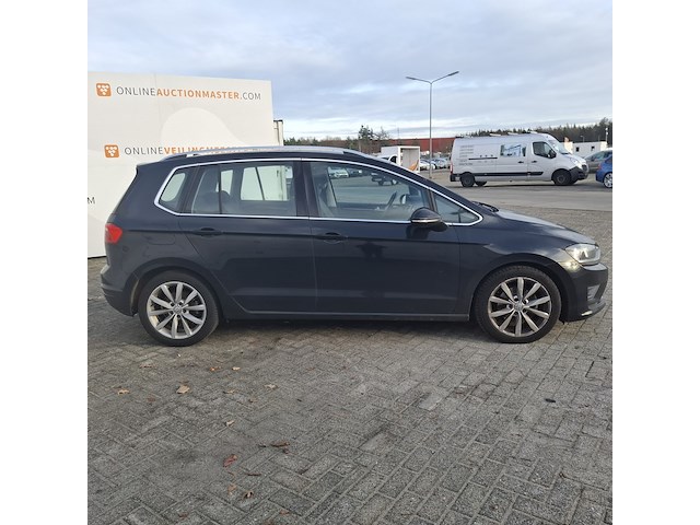 Personenauto, volkswagen, golf sportsvan - afbeelding 4 van  48