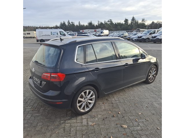 Personenauto, volkswagen, golf sportsvan - afbeelding 5 van  48