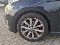 Personenauto, volkswagen, golf sportsvan - afbeelding 9 van  48