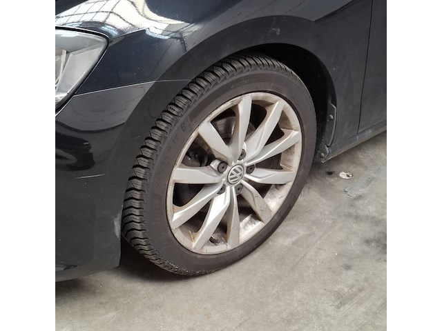 Personenauto, volkswagen, golf sportsvan - afbeelding 3 van  47