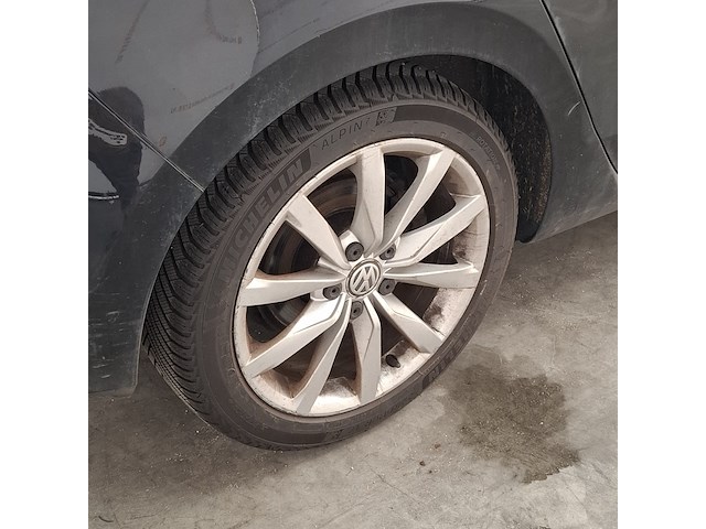 Personenauto, volkswagen, golf sportsvan - afbeelding 5 van  47