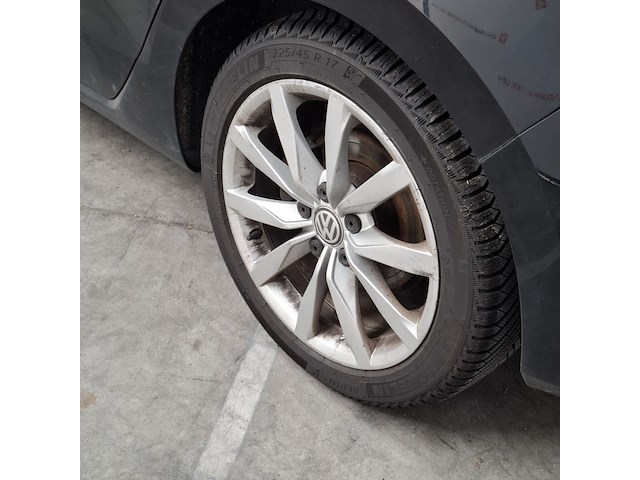 Personenauto, volkswagen, golf sportsvan - afbeelding 6 van  47