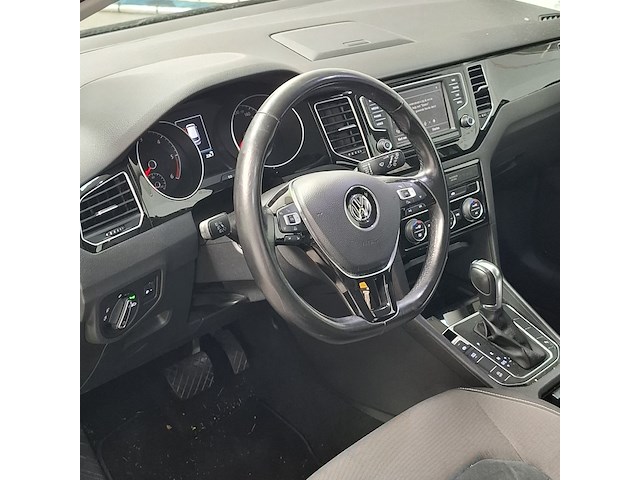 Personenauto, volkswagen, golf sportsvan - afbeelding 7 van  47