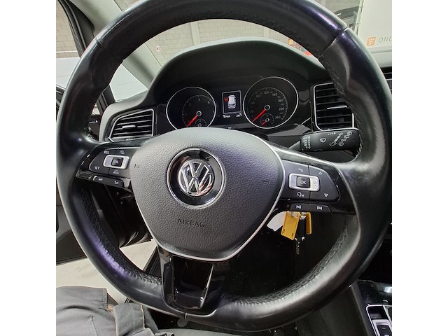 Personenauto, volkswagen, golf sportsvan - afbeelding 10 van  47