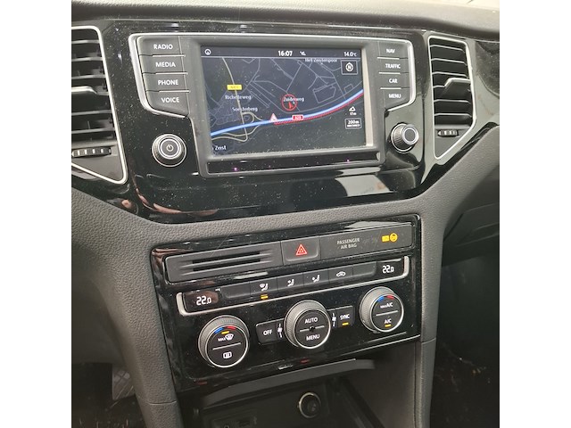 Personenauto, volkswagen, golf sportsvan - afbeelding 15 van  47