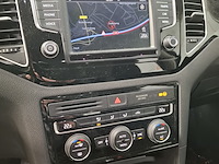 Personenauto, volkswagen, golf sportsvan - afbeelding 15 van  47