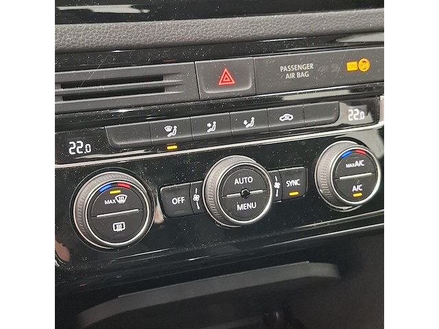 Personenauto, volkswagen, golf sportsvan - afbeelding 17 van  47