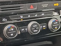 Personenauto, volkswagen, golf sportsvan - afbeelding 17 van  47