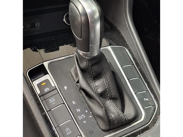 Personenauto, volkswagen, golf sportsvan - afbeelding 18 van  47