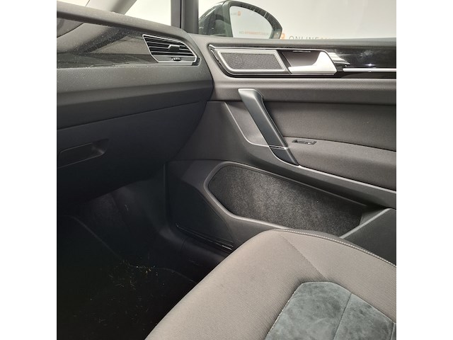 Personenauto, volkswagen, golf sportsvan - afbeelding 19 van  47