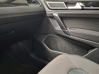 Personenauto, volkswagen, golf sportsvan - afbeelding 19 van  47