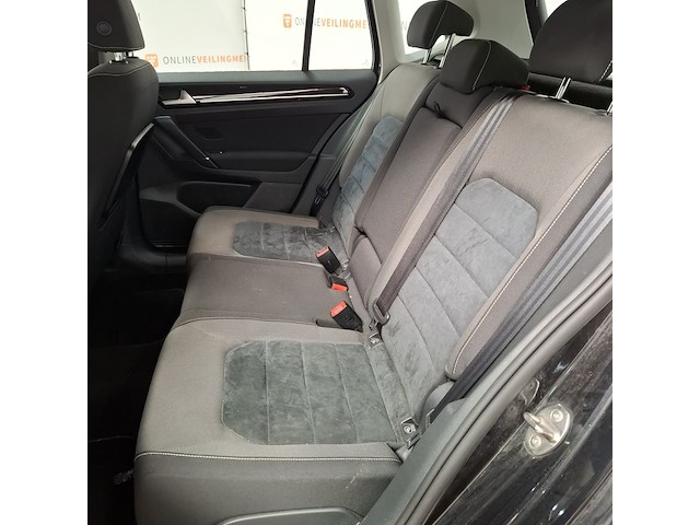 Personenauto, volkswagen, golf sportsvan - afbeelding 21 van  47