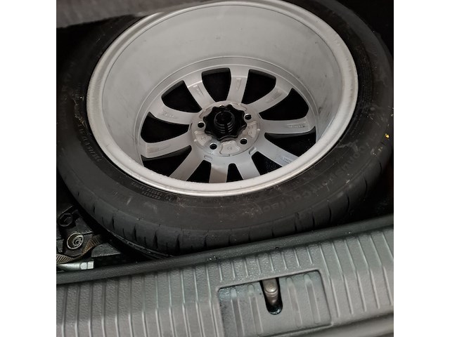 Personenauto, volkswagen, golf sportsvan - afbeelding 24 van  47