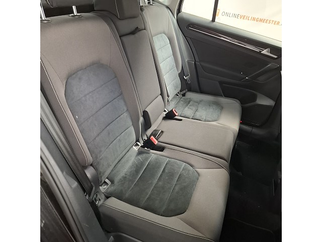 Personenauto, volkswagen, golf sportsvan - afbeelding 26 van  47