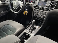 Personenauto, volkswagen, golf sportsvan - afbeelding 27 van  47