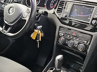 Personenauto, volkswagen, golf sportsvan - afbeelding 28 van  47