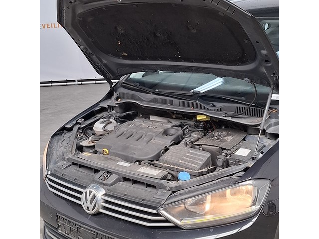 Personenauto, volkswagen, golf sportsvan - afbeelding 31 van  47