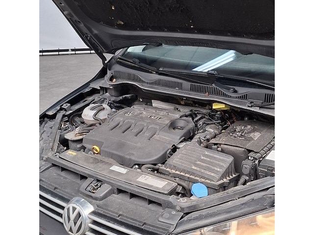 Personenauto, volkswagen, golf sportsvan - afbeelding 32 van  47